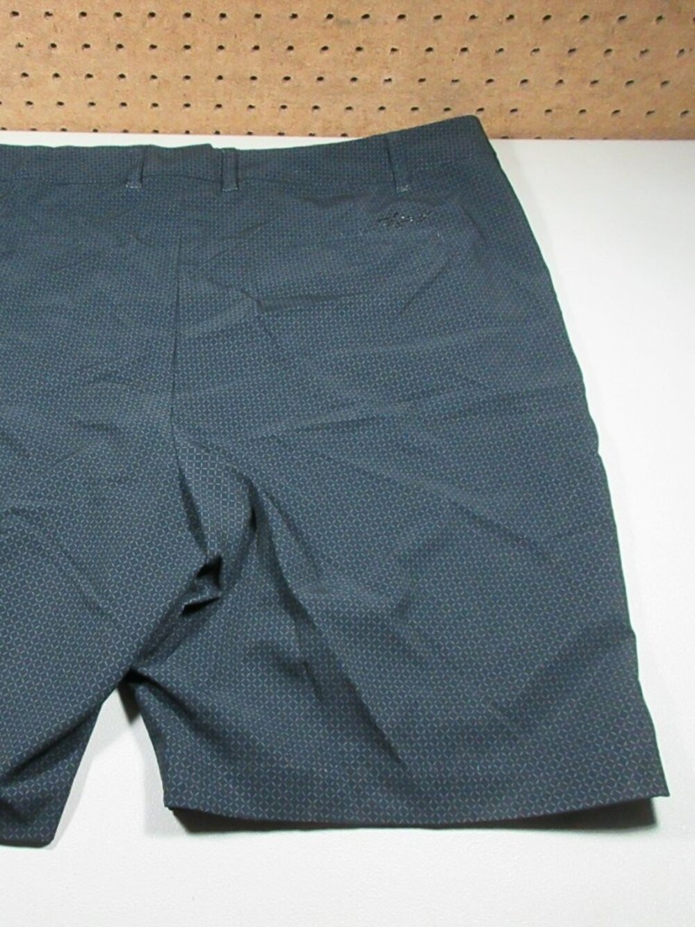 Greg Norman womens 2tone gray geometric diamonds golf shorts 16 EUC